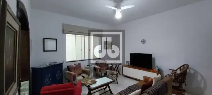 Copacabana, posto 6, quadra da praia, reformado