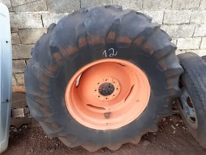 Roda com pneu 18,4 x 26, 10 Lonas, Goodyear