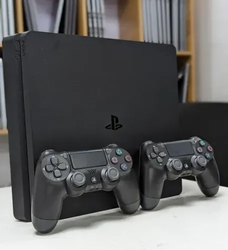 PS4 Slim 1 TB estado de novo - PLAYHOUSE