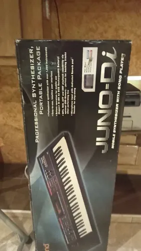 Teclado Roland Juno DI semi novo pouco usado estado de zero com caixa e manual 5 mil