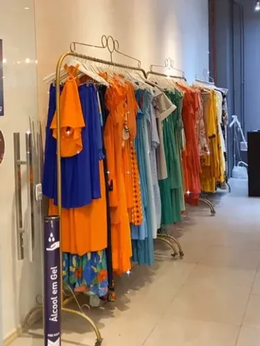 Vendo estoque de roupas para boutique ou troco por carro.