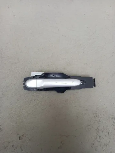 Maçaneta puxador porta traseira direita Nissan Versa