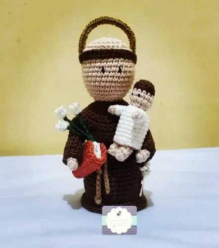 Santo Antônio Amigurumi crochê 