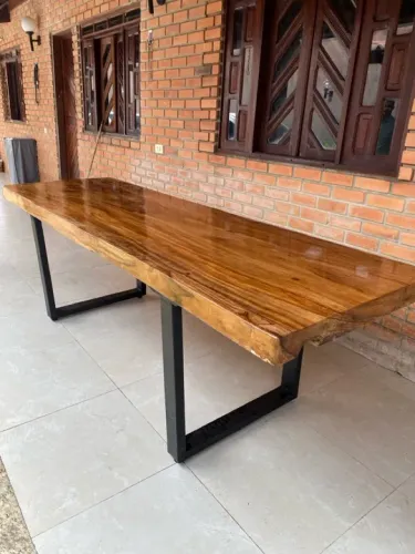 Mesa de Jantar de Madeira Maciça com Base de Ferro