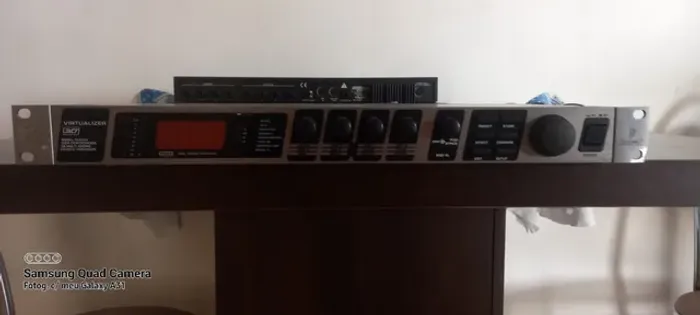 Behringer Virtualizer FX 2200