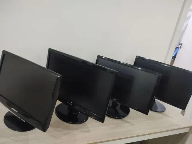 Monitores 19" 270,00 cada