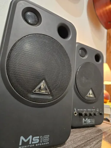 Monitor Behringer MS16 Em excelente estado