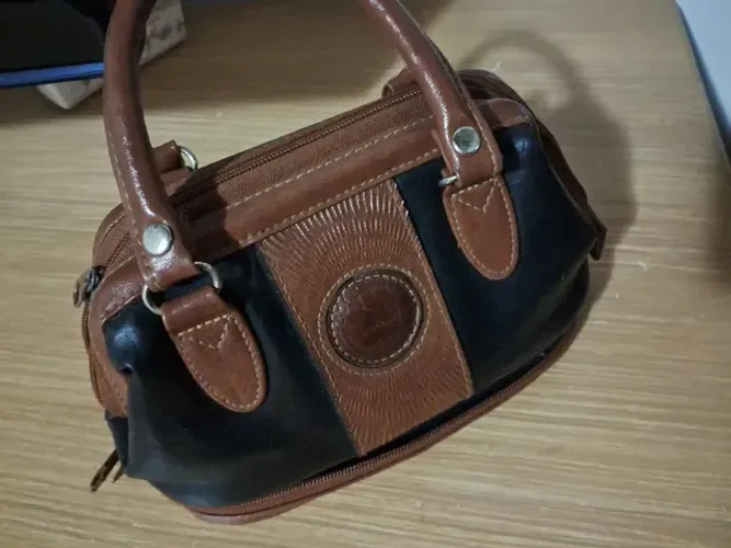 BOLSA PEQUENA  EM COURO 