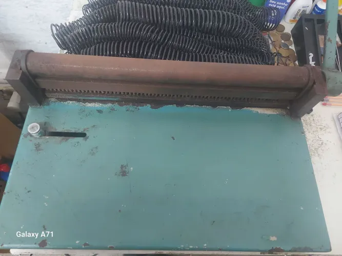 Máquina de Espiral para encardernaçao