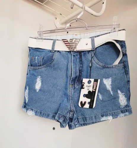 Short Jeans charmoso com cinto branco NOVO