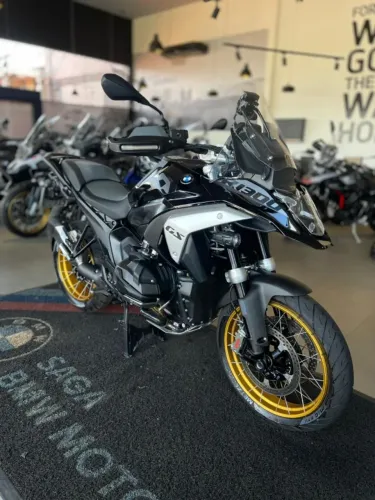 ?  BMW R 1300 TRIPLE BLACK