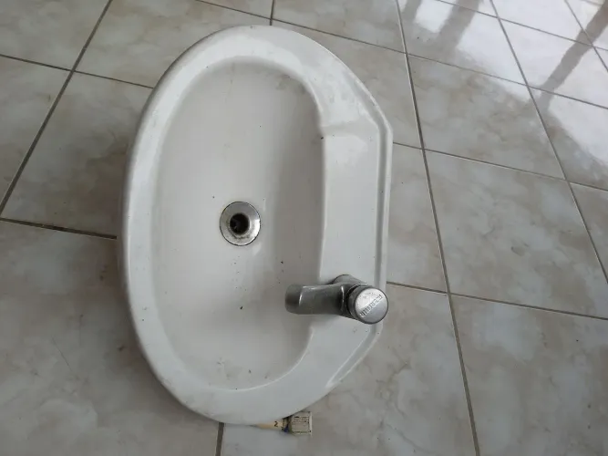 Pia de banheiro para comércio