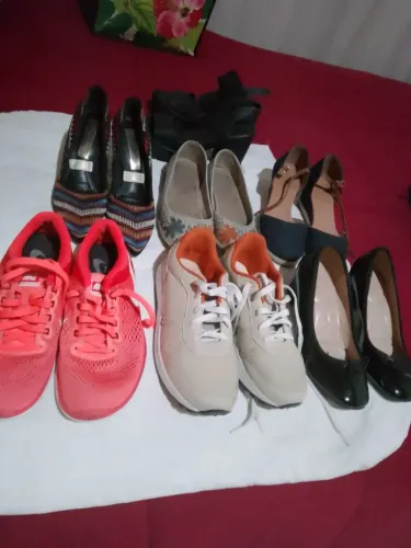 Sapatos diversos: tênis, sandálias e saltos,todos por esse valor!!