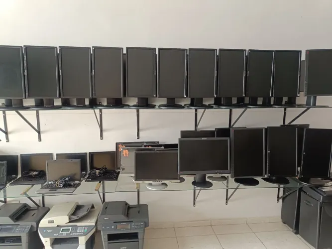 Monitores diversos para escritório e uso geral