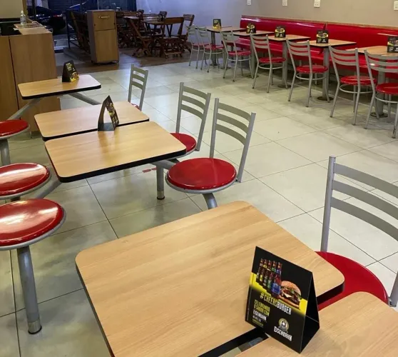 Conjunto de mesa e cadeira fixo EMPLAREL