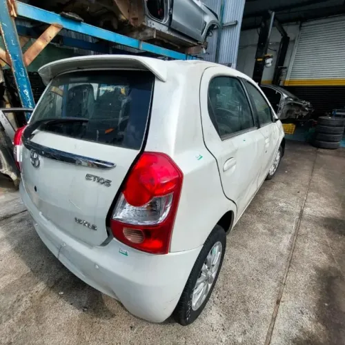 Etios 1.5 2016 Motor Alternador Parachoque Tampa Bancos Cambio Porta Lanterna Roda Sucata