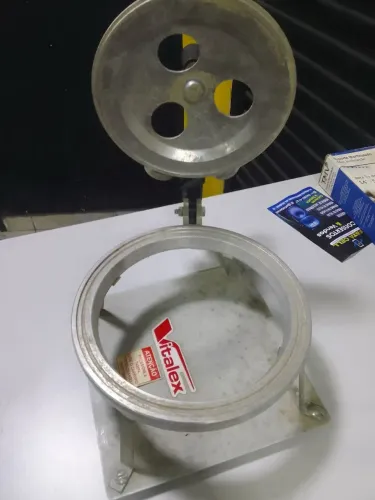 Maquina de fechar quentinha de aluminio