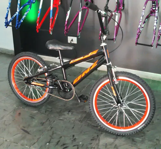 Bicicleta BMX Aro 20 - Preta com Laranja