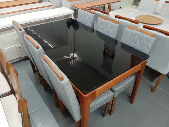 Mesa nova com cadeiras de madeira maciça a pronta entrega parcelamos
