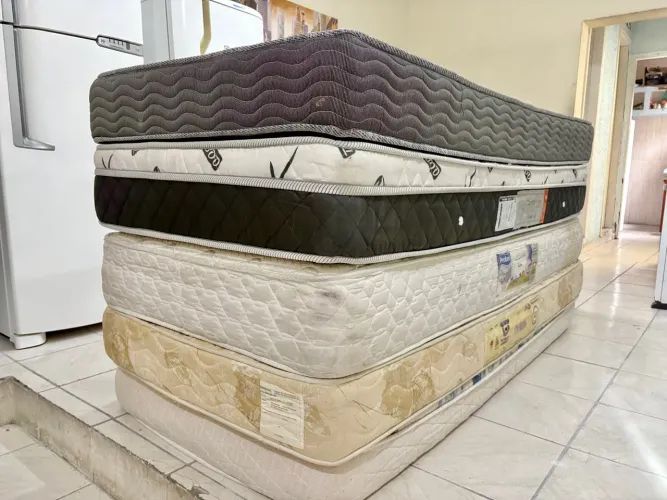 Colchão de solteiro , cama box solteiro