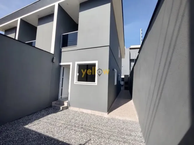 Casa à Venda em Vila Augusta - 2 Suítes, 90m² por R$370 mil