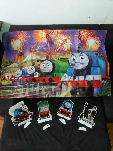Painel para festa de aniversário tema Thomas e seus Amigos