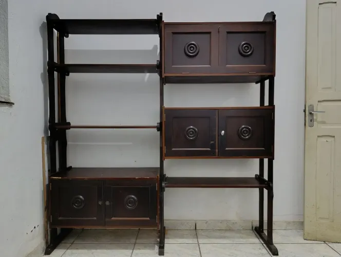 Estante em madeira maciça rústica, elegante e sofisticada