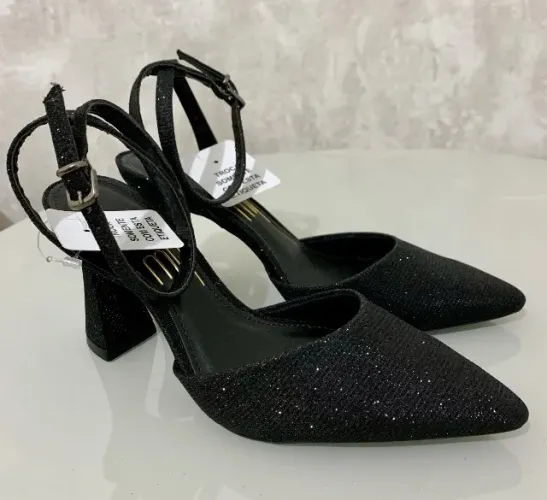 (NOVO! TAM: 34) SAPATO SCARPIN PRETO COM BRILHO