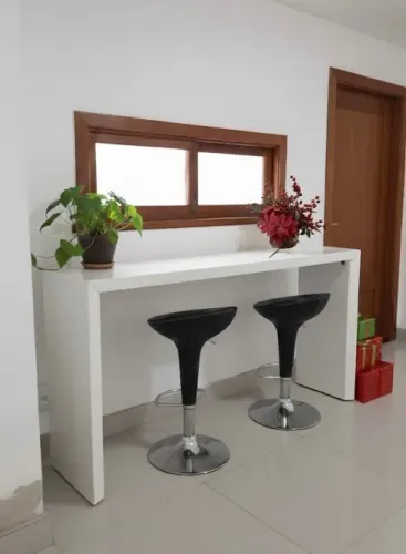 Black Friday Aparado Laqueado R$ 500 e 2 Banquetas R$280 Lider Interiores 