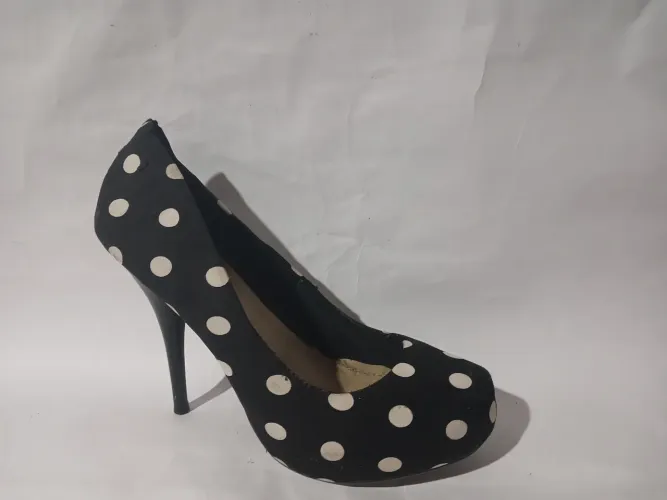 Sapato de Salto Alto Poá Preto