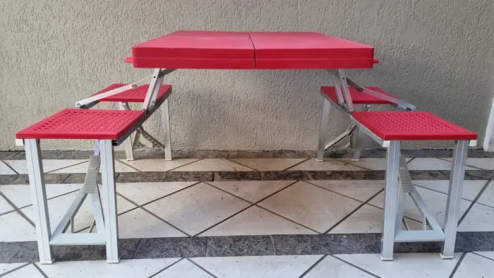 Mesa com 4 cadeiras dobrável para piquenique
