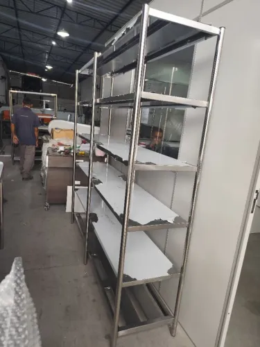 Estante em Inox com Perfis Reforçados para Carga Pesada