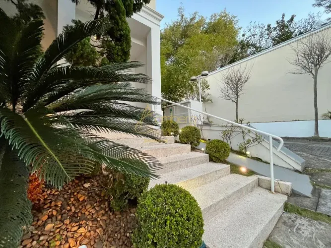 Casa em Condomínio Fechado - Campo Belo | 350 m² | 4 suítes | 3 Vagas