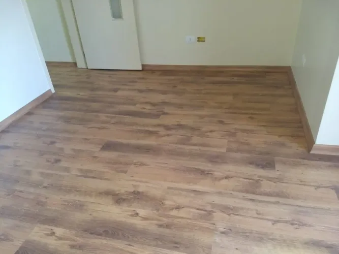 Instalação de piso Vinílico e laminados ..
