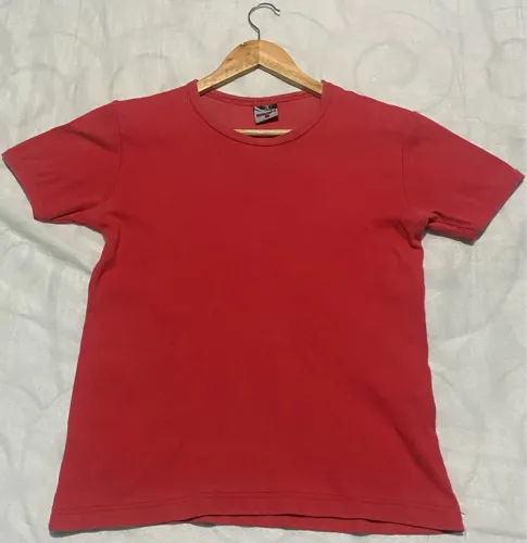 Camiseta Vermelha Básica