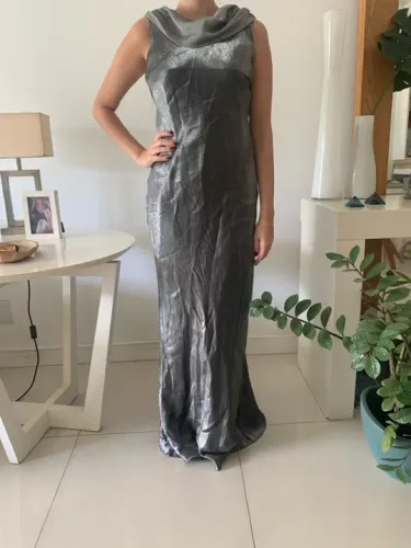 Vestido festa longo cinza prata