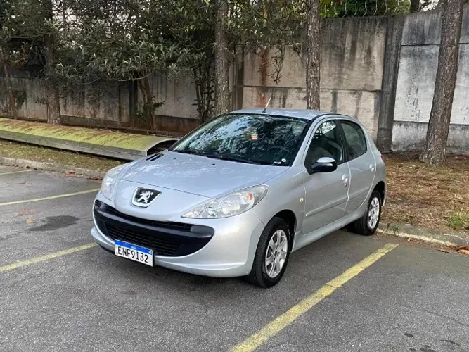 Peugeot 207 XR 1.4 Flex 8V 5P 2010