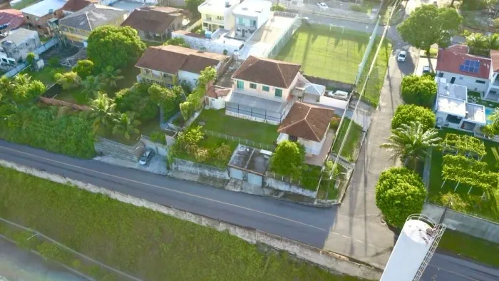 Casa Duplex de esquina à venda  / Pq. Laranjeiras / 1.000m2 