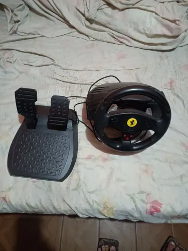 Volante Thrustmaster Ferrari GT