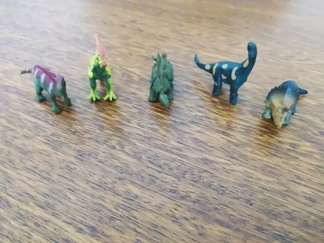 Conjunto De Dinossauros De Brinquedo