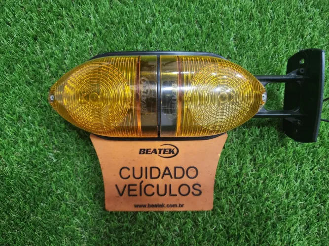 Sinalizador luminoso de entrada e saída de veículos