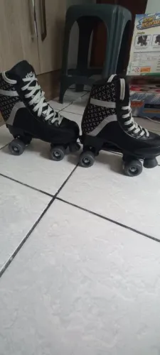 Vendo patins preto 
