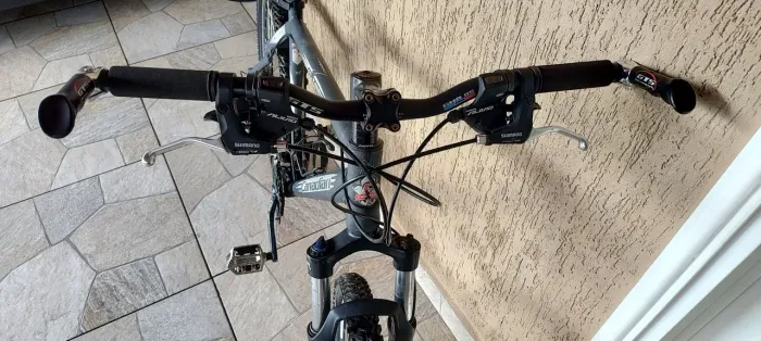 Bicicleta revisada Canadian sxt pró