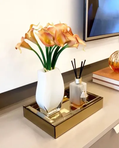 Bandeja espelhada dourada