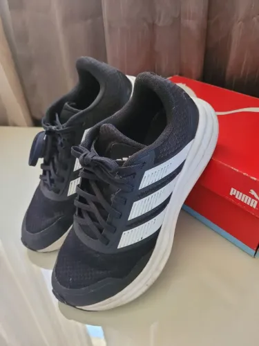Tênis Adidas 