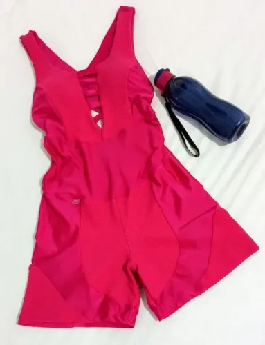 Macacão Feminino impina bumbum Vermelho - Novo