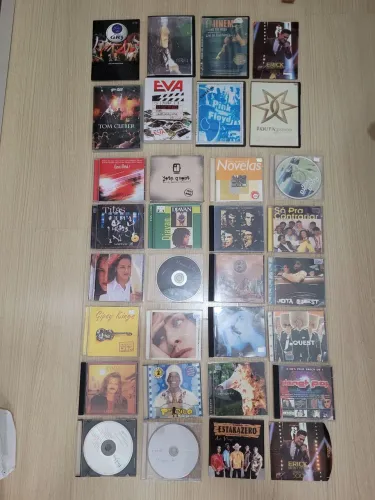 Coleção de CDs e DVDs Variados - Música e Filmes