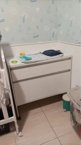 Trocador de bebê com 2 gavetas