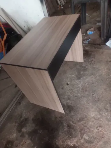Mesa de Escritório em MDF Amadeirado
