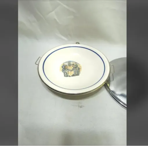 Prato infantil em porcelana e aço inoxidável com detalhes em azul